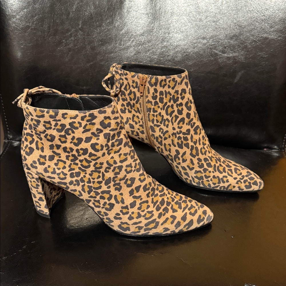 Stuart Weitzman Pure Pointy Toe Ankle Bootie Cheetah Suede Boots Animal sz 7.5